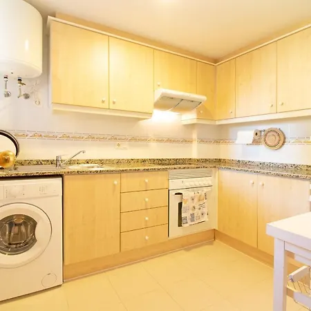 Global Properties, Practico Con Piscina En Residencial Brezo Canet