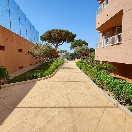Global Properties, Practico Con Piscina En Residencial Brezo Canet