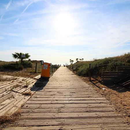 Global Properties, Practico Con Piscina En Residencial Brezo Canet *