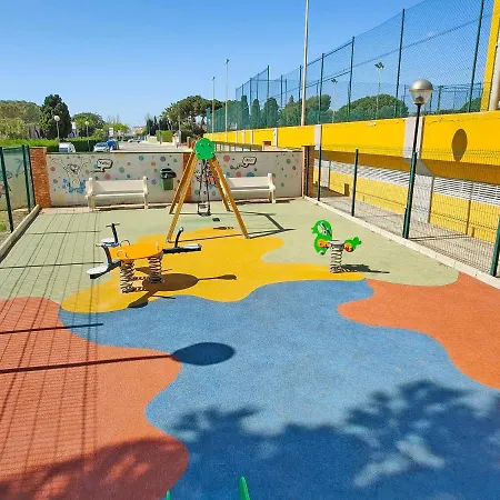 Global Properties, Practico Con Piscina En Residencial Brezo Canet *