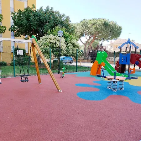 Global Properties, Practico Con Piscina En Residencial Brezo Canet *