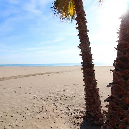 Global Properties, Practico Con Piscina En Residencial Brezo Canet *