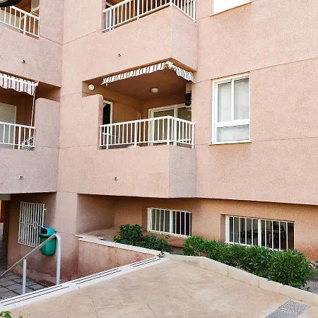 Global Properties, Practico Con Piscina En Residencial Brezo Canet *